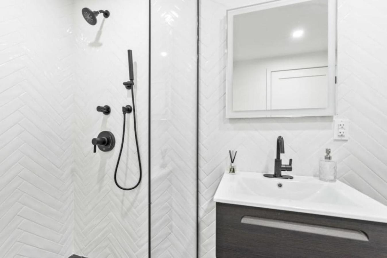 Luxe Studio With Charming Juliet Balcony Daire New York Dış mekan fotoğraf