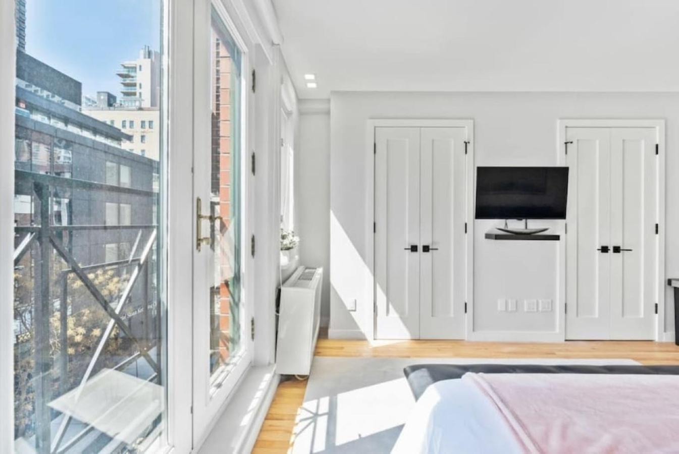 Luxe Studio With Charming Juliet Balcony Daire New York Dış mekan fotoğraf
