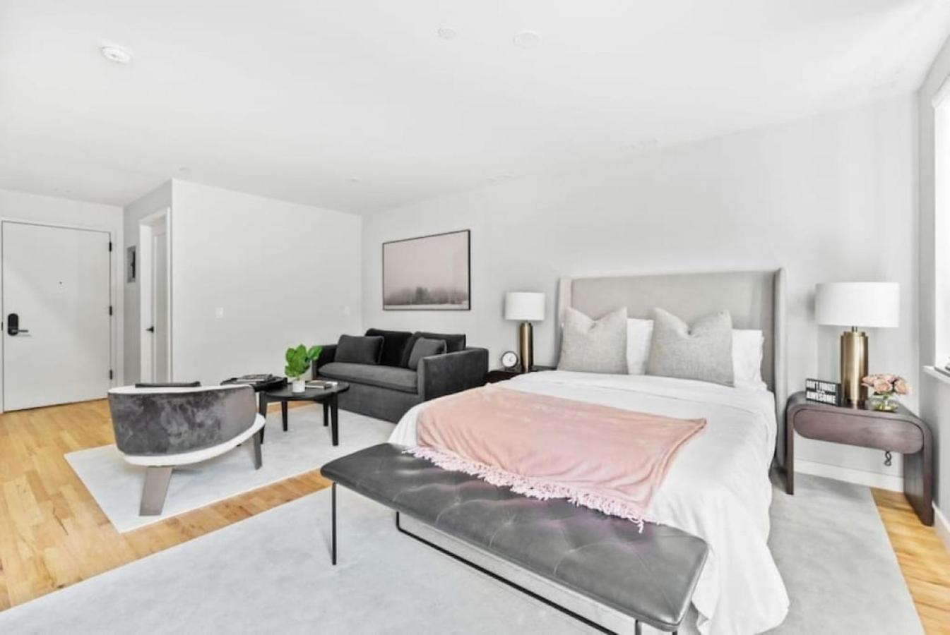 Luxe Studio With Charming Juliet Balcony Daire New York Dış mekan fotoğraf