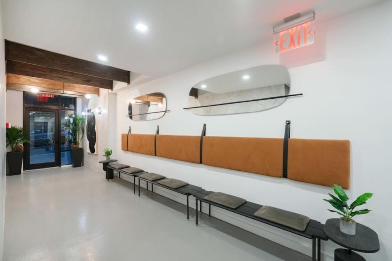Luxe Studio With Charming Juliet Balcony Daire New York Dış mekan fotoğraf