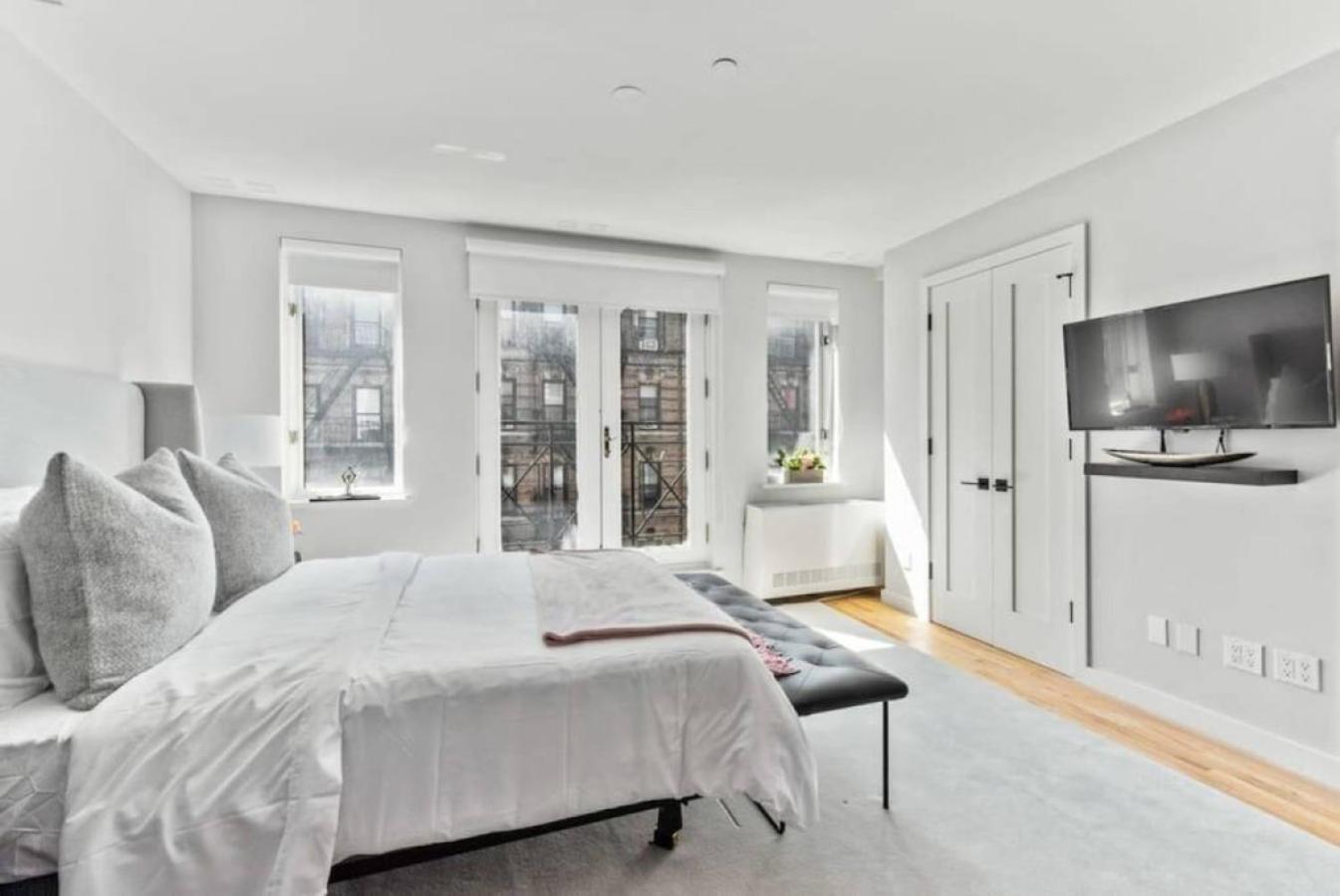 Luxe Studio With Charming Juliet Balcony Daire New York Dış mekan fotoğraf