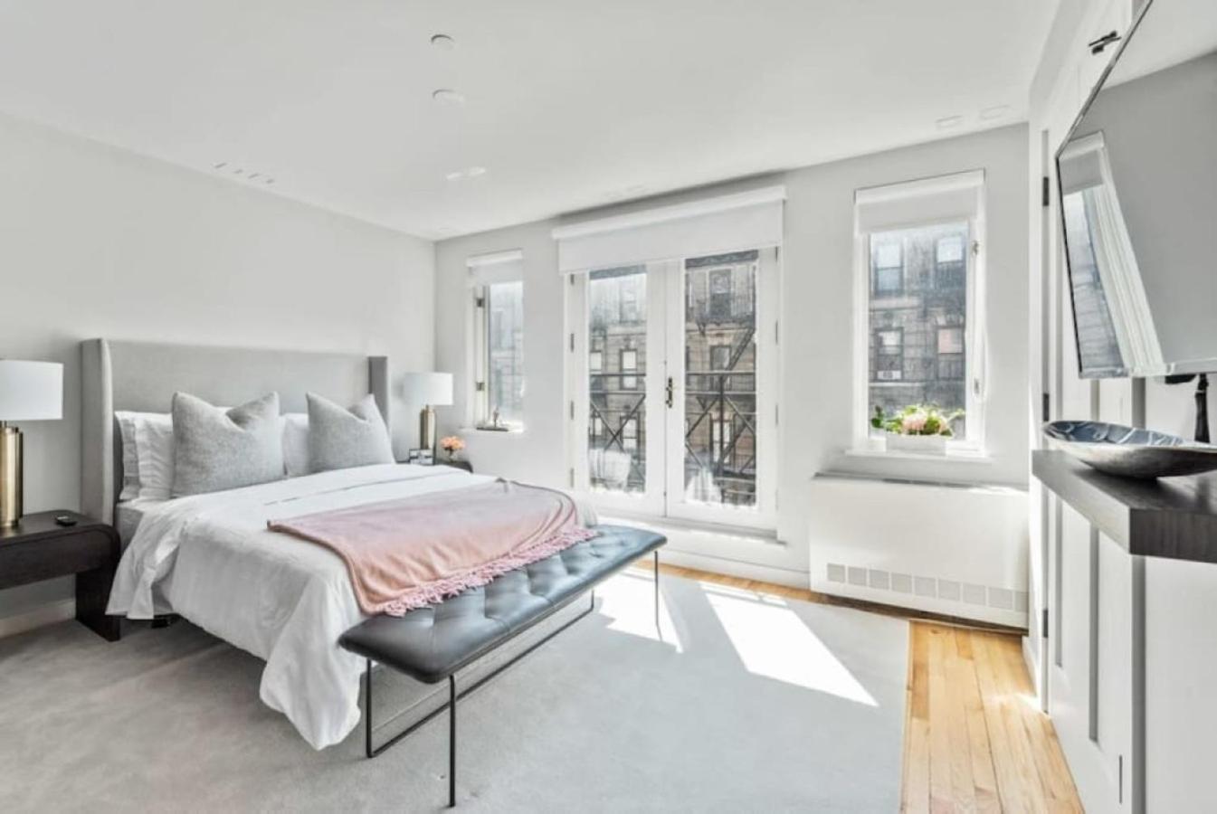 Luxe Studio With Charming Juliet Balcony Daire New York Dış mekan fotoğraf