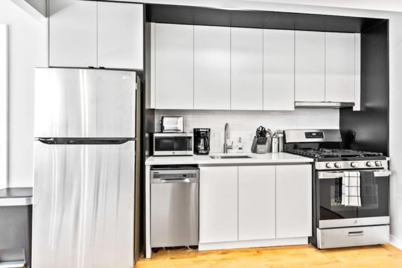 Luxe Studio With Charming Juliet Balcony Daire New York Dış mekan fotoğraf