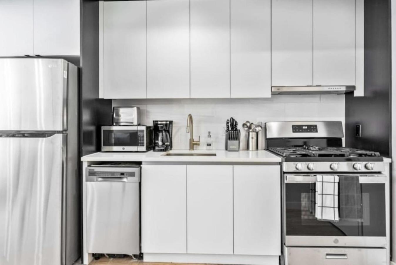 Luxe Studio With Charming Juliet Balcony Daire New York Dış mekan fotoğraf