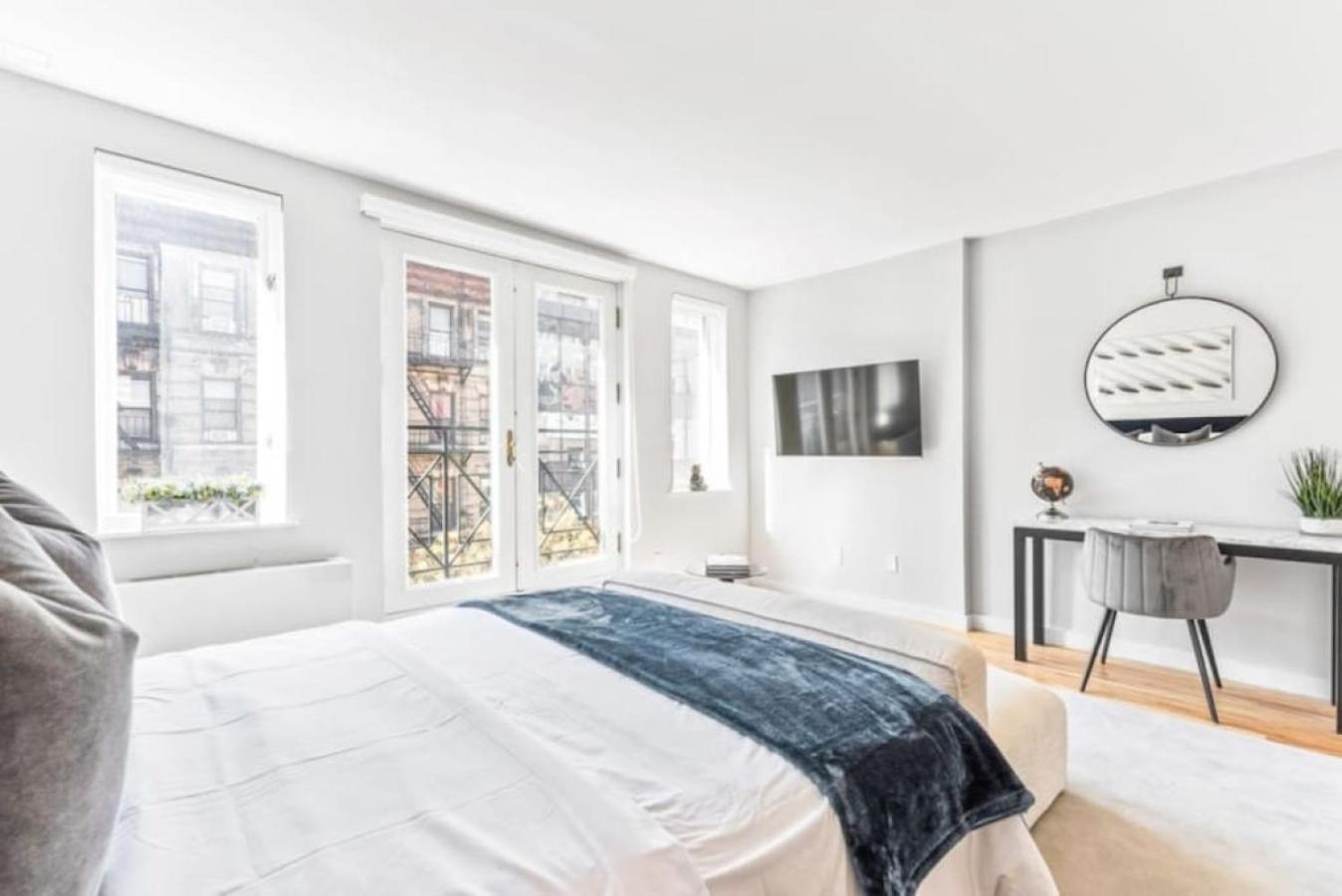 Luxe Studio With Charming Juliet Balcony Daire New York Dış mekan fotoğraf