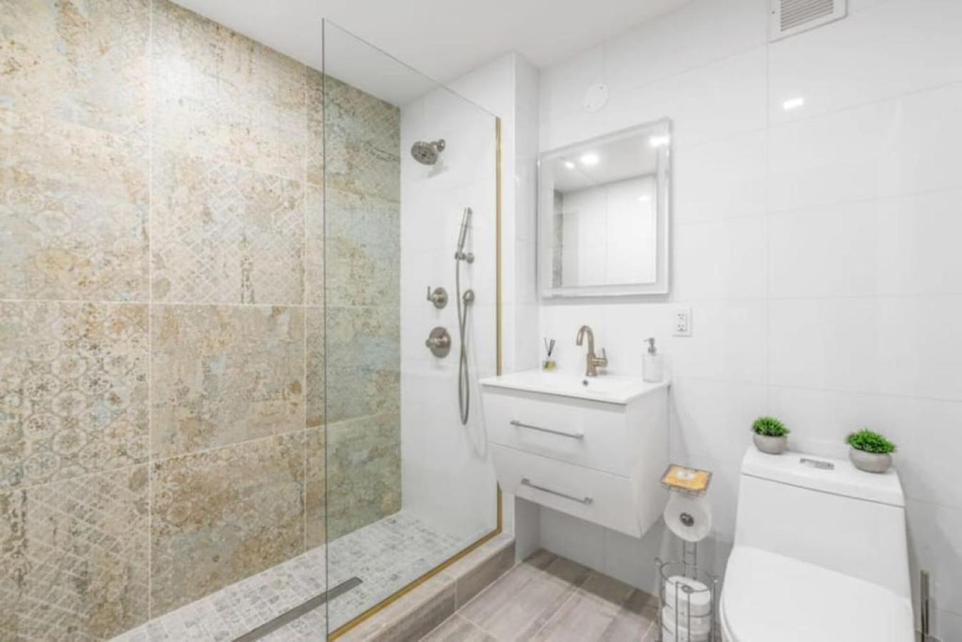 Luxe Studio With Charming Juliet Balcony Daire New York Dış mekan fotoğraf