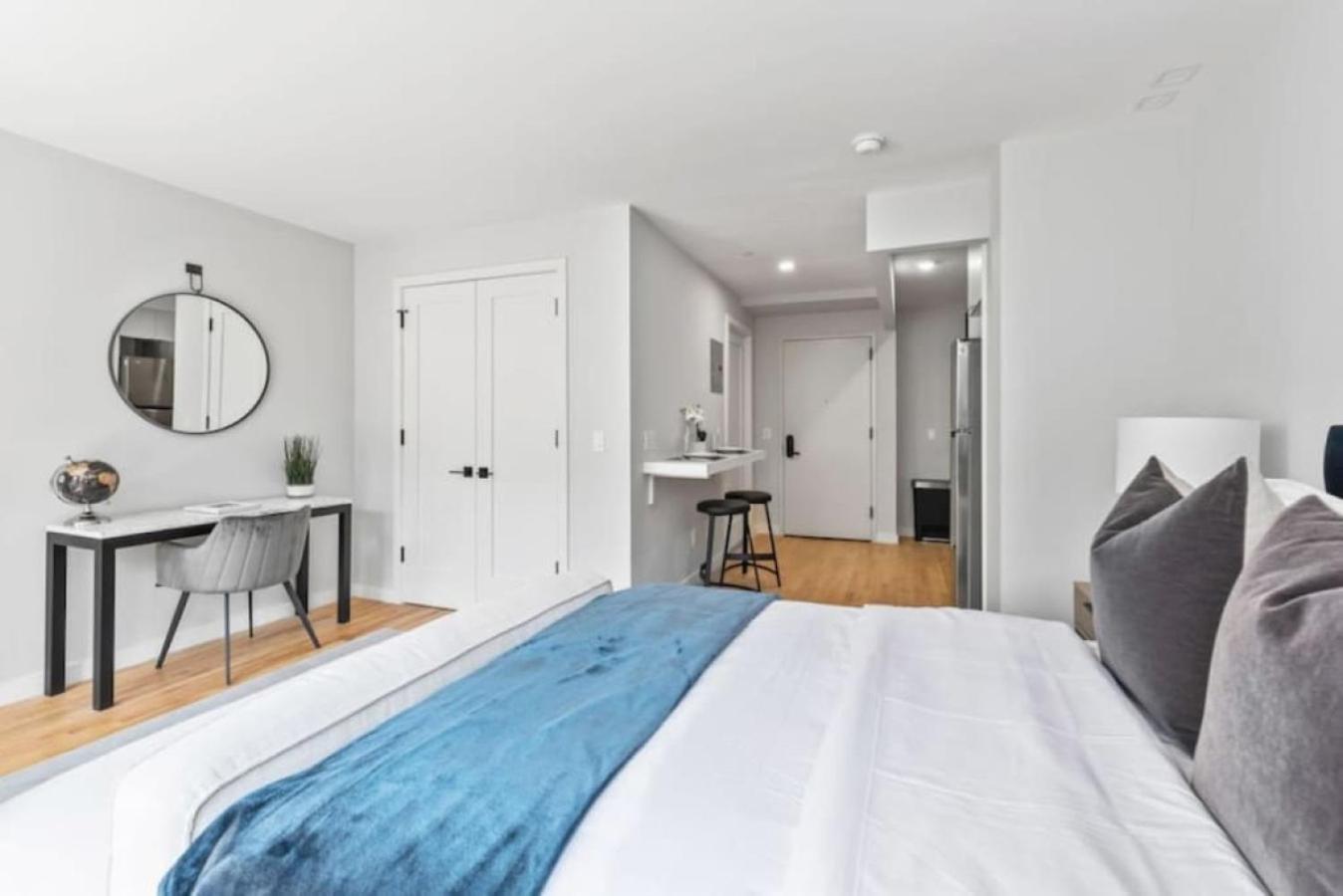 Luxe Studio With Charming Juliet Balcony Daire New York Dış mekan fotoğraf