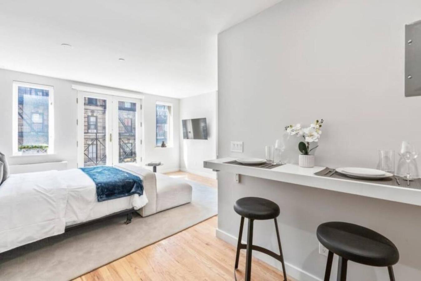 Luxe Studio With Charming Juliet Balcony Daire New York Dış mekan fotoğraf