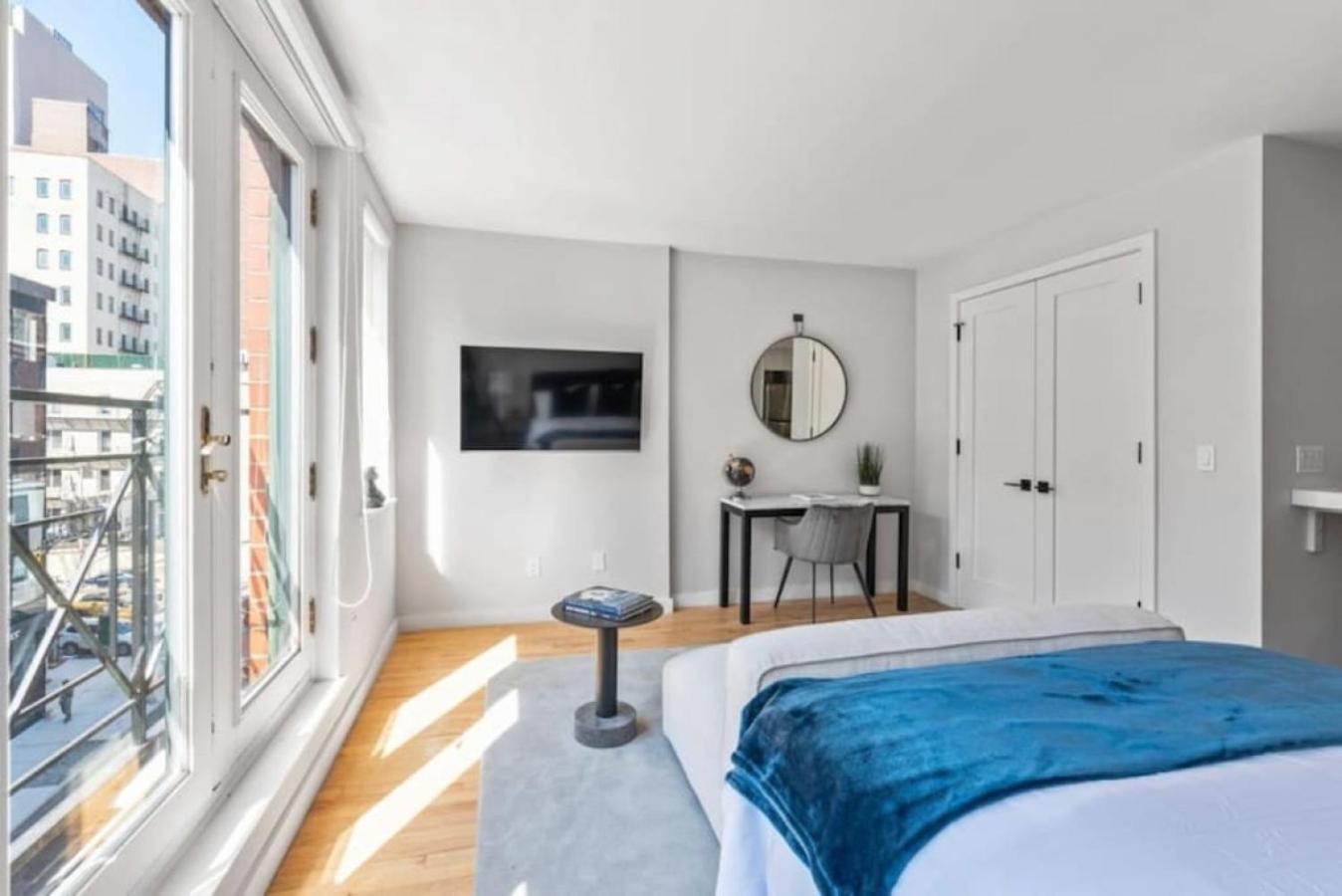 Luxe Studio With Charming Juliet Balcony Daire New York Dış mekan fotoğraf